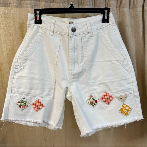 easel Pants - NWT, White Shorts With Patches, by Easel, Front and Back Pockets, 6.5” Ineasm